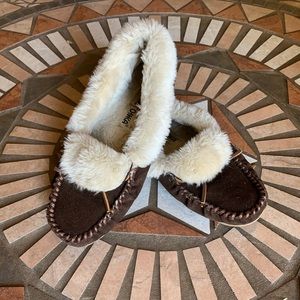 Minnetonka Folded Trapper Slippers